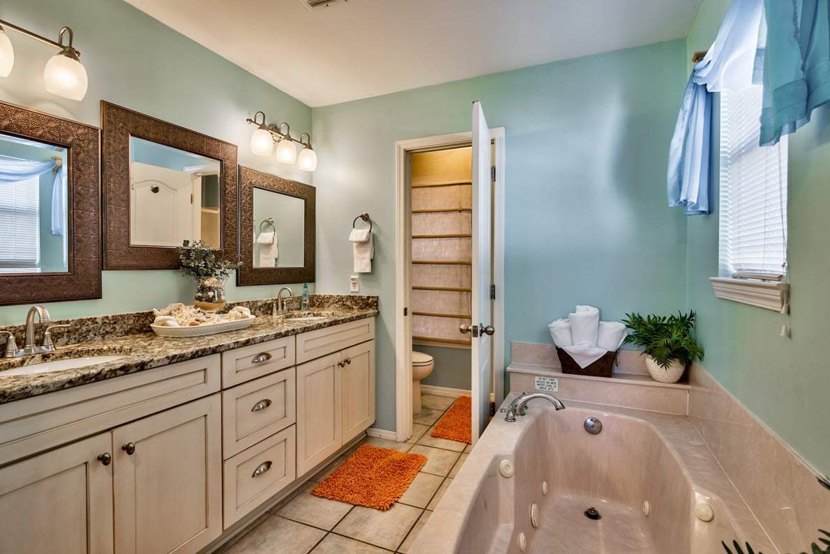 master-bath-destin-vacation-rentals